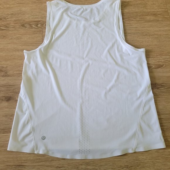 Lululemon Run On tank - Picture 2 of 7